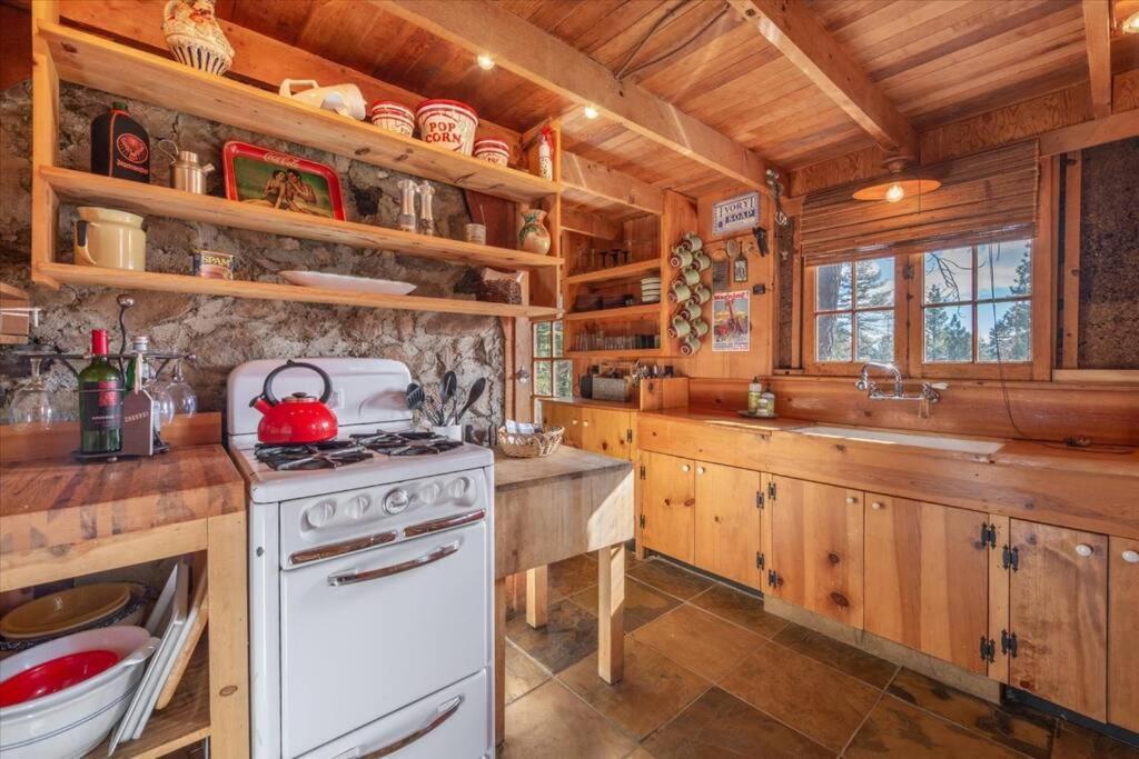 Coziest Cabin In Tahoe W Stone Fireplace Comfy Beds Close To Slopes & Lake Carnelian Bay ภายนอก รูปภาพ